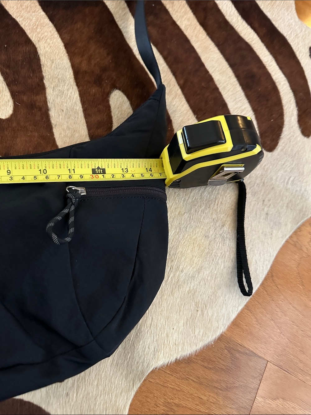 lululemon athletica Black Compact Sling Belt Bag - Picture 6 of 7